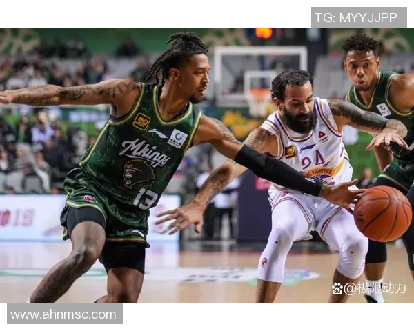 2015年CBA季后赛北京队与上海队激战回顾与精彩瞬间分析